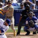 Padres remontan en la 9na y evitan ser barridos por Dodgers