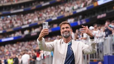 El exentrenador del Liverpool, el alemán Jurgen Klopp, observa el partido por el Grupo E del Mundial entre Alemania y Curazao, el domingo 14 de junio de 2026, en Houston. (AP Foto/Eric Gay)