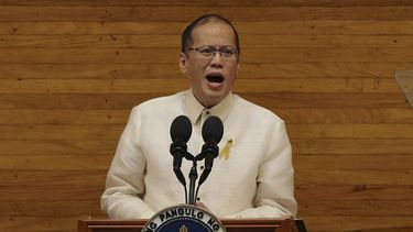 americateve | El presidente filipino Benigno Aquino III habla en el parlamento durante un momento de su quinto discurso sobre el estado de la naci&oacute;n en la ciudad de Quezon , al norte de la capital, Manila, el lunes 28 de julio de 2014. (Foto de AP/Aaron Favila)