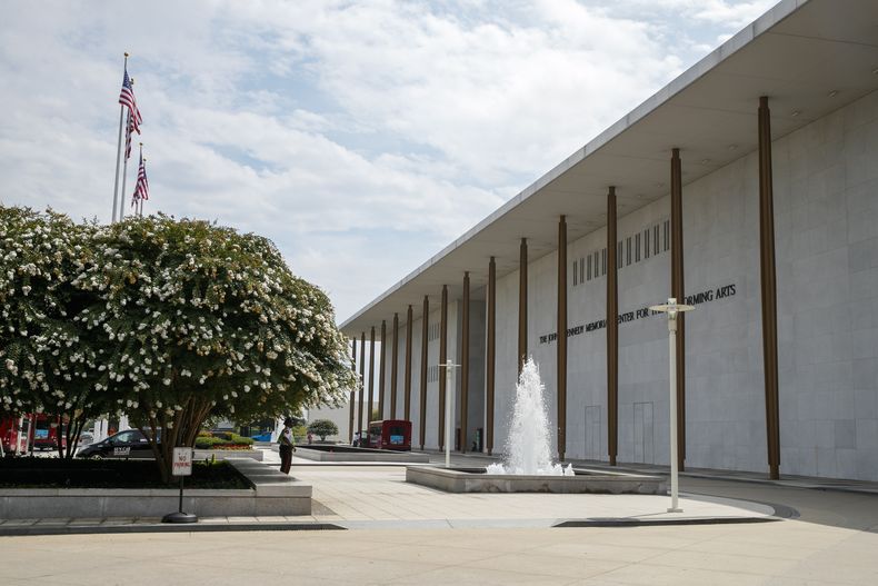 ARCHIVO - El Centro Kennedy el 13 de agosto de 2019, en Washington. (Foto AP/Jacquelyn Martin, archivo)