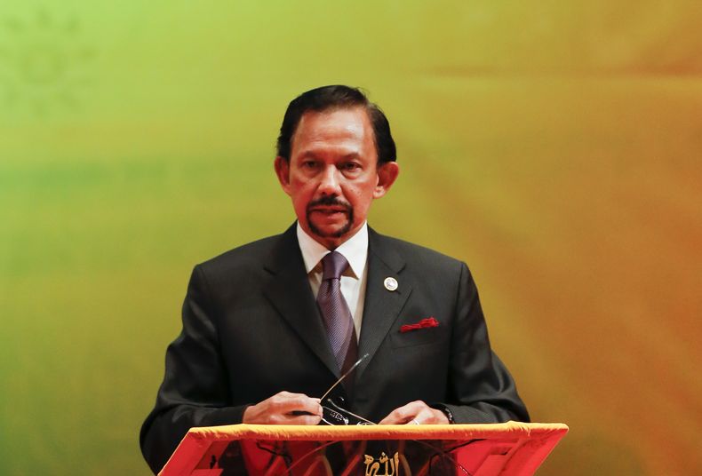 En esta fotograf&iacute;a tomada el jueves 10 de octubre de 2013, Hassanal Bolkiah, sult&aacute;n de Brunei, habla en la ceremonia de entrega de la presidencia de la Asociaci&oacute;n de Naciones del Sudeste Asi&aacute;tico (ASEAN, por sus siglas en ingl&