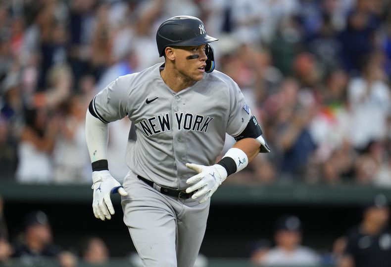 Aaron Judge, de los Yanquis de Nueva York, trota tras conectar un jonrón de dos carreras en el juego del sábado 29 de julio de 2023, ante los Orioles de Baltimore (AP Foto/Julio Cortez)