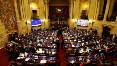 la camara de diputados de colombia tumba la mocion de censura contra el ministro holmes trujillo