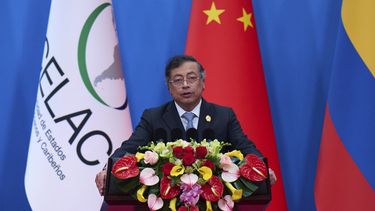 ARCHIVO - El presidente de Colombia, Gustavo Petro, pronuncia su discurso durante la ceremonia de apertura de la Cuarta Reunión Ministerial del Foro de China y la Comunidad de Estados Latinoamericanos y Caribeños en el Centro Nacional de Convenciones de China en Beijing, el martes 13 de mayo de 2025. (AP Foto/Andy Wong, Archivo)