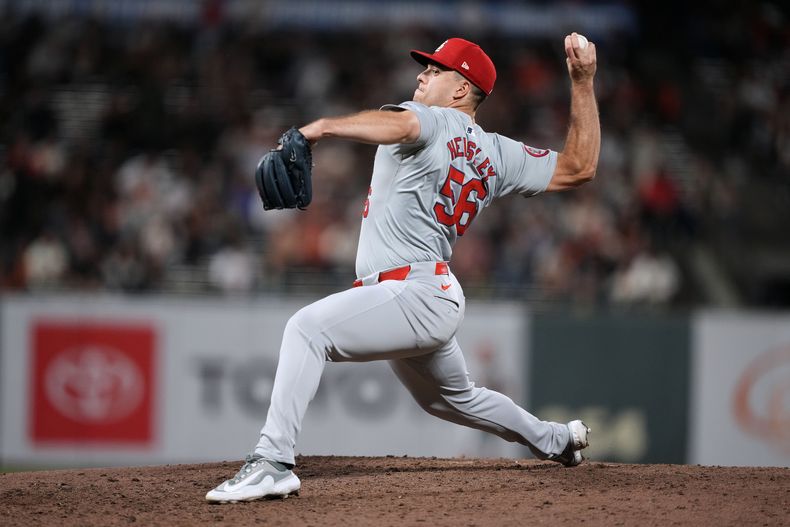 Ryan Helsley, lanzador de los Cardenales de San Luis, cumple con su relevo en la novena entrada del juego ante los Gigantes de San Francisco, el viernes 27 de septiembre de 2024 (AP Foto/Tony Avelar)