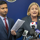 Ileana Ros y Carlos Curbelo se unen a los demócratas y votan en contra del muro