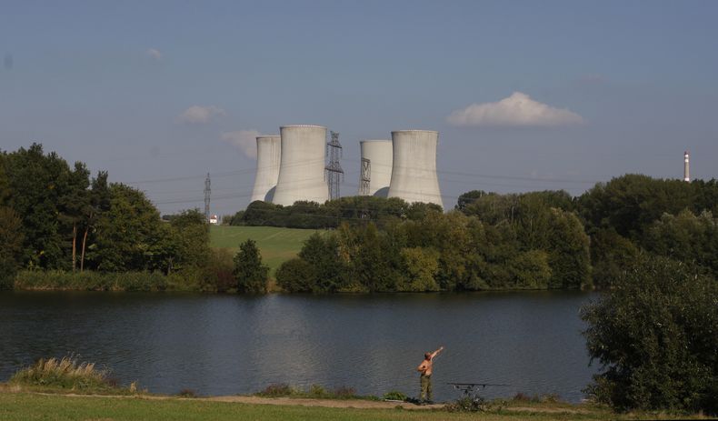 La planta nuclear Dukovany en la República Checa, el 27 de septiembre de 2011. . (Foto AP/Petr David Josek)