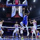 Embiid lidera ataque equilibrado y 76ers vencen a Pistons