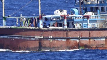 Un barco pesquero iraní llamado “Iman”, que había sido secuestrado por piratas, frente a las costas de Somalia, el 29 de enero de 2024. Foto suministrada por la Marina de la India. (Marina de la India via AP)