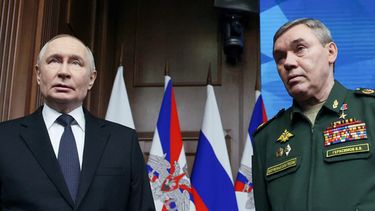El presidente ruso Vladímir Putin, izquierda, y el jefe del Estado Mayor de Rusia, el general Valery Gerasimov, asisten a la reunión anual del Ministerio de Defensa del país y premiación de soldados en Moscú, Rusia, el miércoles 17 de diciembre de 2025. (Alexander Kazakov/Sputnik, Kremlin Pool Foto vía AP)