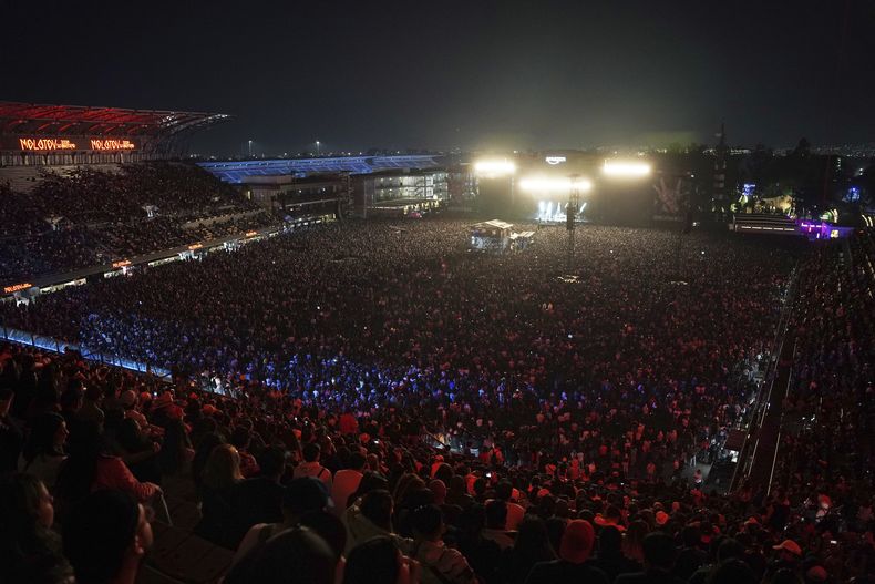La banda mexicana Molotov durante su presentación en la 25ª edición del festival de música Vive Latino en la Ciudad de México, el sábado 15 de marzo de 2025. (Foto AP/Aurea Del Rosario)