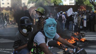 Retienen pasaporte a Capriles al intentar viajar a la ONU