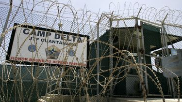 liberan a tres presos de guantanamo sospechosos de tener vinculos con al qaeda