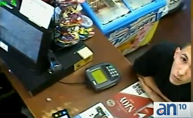 Un ladrón vuelve a la escena de su crimen a reclamar dinero de un premio y queda captado en cámara.