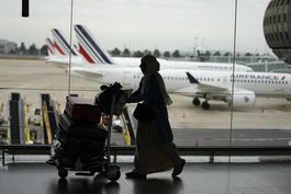 huelga de controladores aereos cancela vuelos en francia