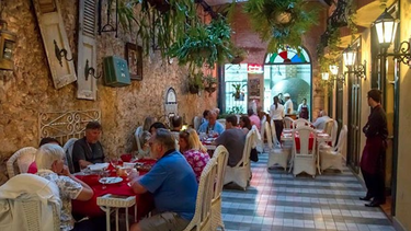 regimen cubano critica que exiliados financien muchas de las cafeterias y paladares privadas en la isla