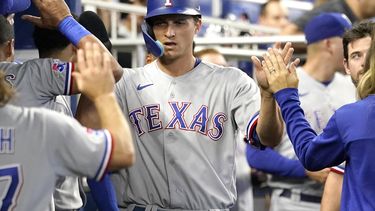 Con boleto de Mathias, Rangers supera a Marlins