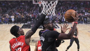Clippers se adelantan pronto y aplastan a Rockets 142-111