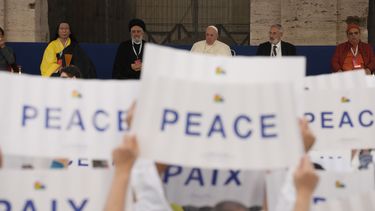 el papa y otros lideres religiosos hacen un llamado a la paz