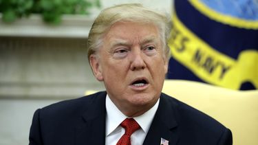 Trump dice que acciones de Manafort ocurrieron “hace años”