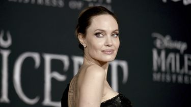 Jolie dice que juez de divorcio no deja a sus hijos declarar