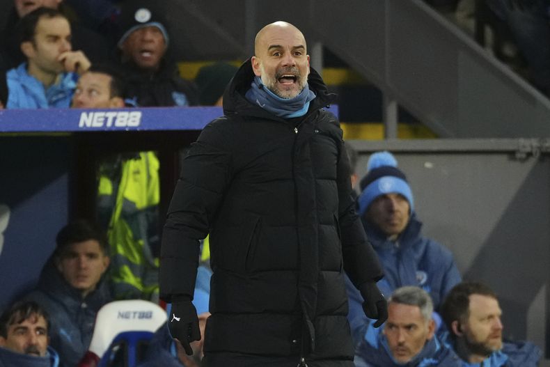 El técnico del Manchester City Pep Guardiola durante el partido contra Crystal Palace en la Liga Premier, el sábado 7 de diciembre de 2024. (AP Foto/Dave Shopland)