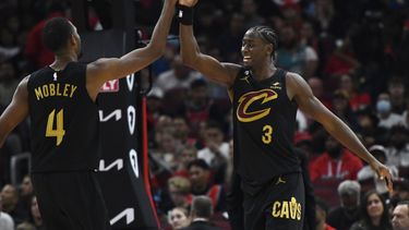 Mitchell anota 32; Cavs vapulean a Bulls