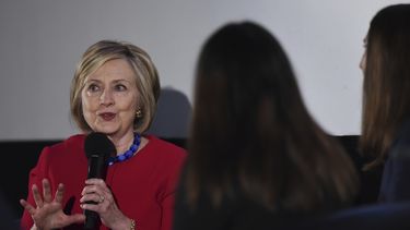 Pesquisa de email de Clinton detecta numerosas infracciones