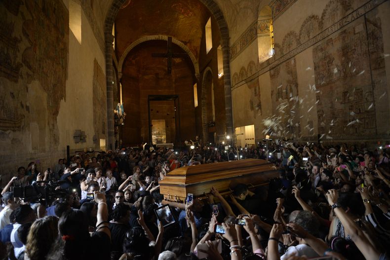 ESP-MUS_JOAN_SEBASTIAN-FUNERAL-1.jpg
