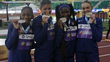 EEUU sorprende a jamaiquinas en 4x100 del Mundial