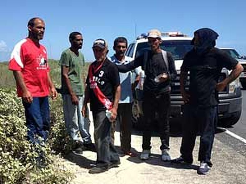 Habían salido de Nueva Gerona con destino a México. El motor de la embarcación falló a los dos días de navegación y tormentas los desviaron, según dijeron.