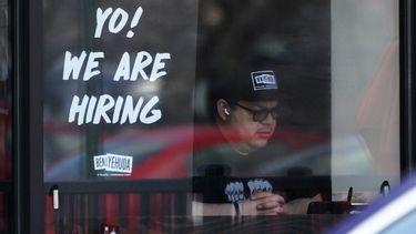 Ayuda por desempleo en EEUU se mantiene en nivel bajo