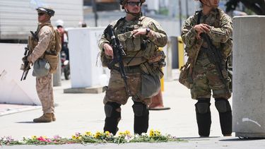 Miembros de la Guardia Nacional de California en Los Ángeles el 17 de junio del 2025. (AP foto/Damian Dovarganes)