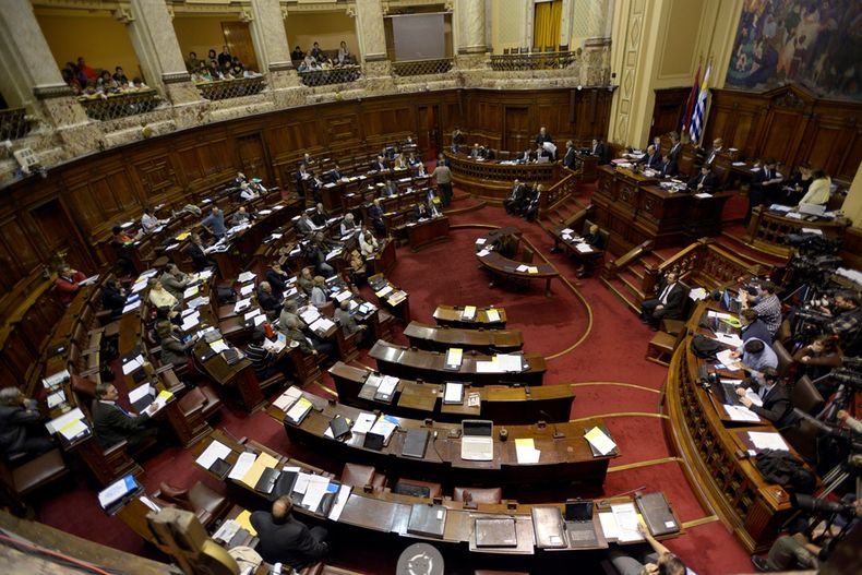 senado uruguay.jpg
