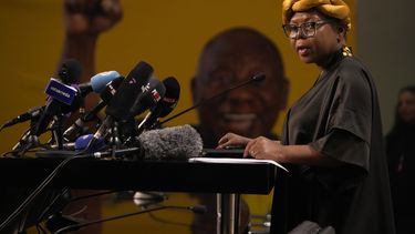 El vocero del Congreso Nacional Africano (ANC), Mahlengi Bhengu-Motsiri, durante una rueda de prensa en la sede del partido en Johannesburgo, miércoles 5 de junio de 2024. (AP Foto/Themba Hadebe)