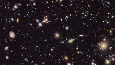 Estudio reduce 2.000 millones de años a la edad del universo