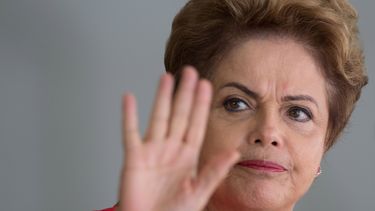 rousseff, al borde de un juicio politico que le puede costar el cargo