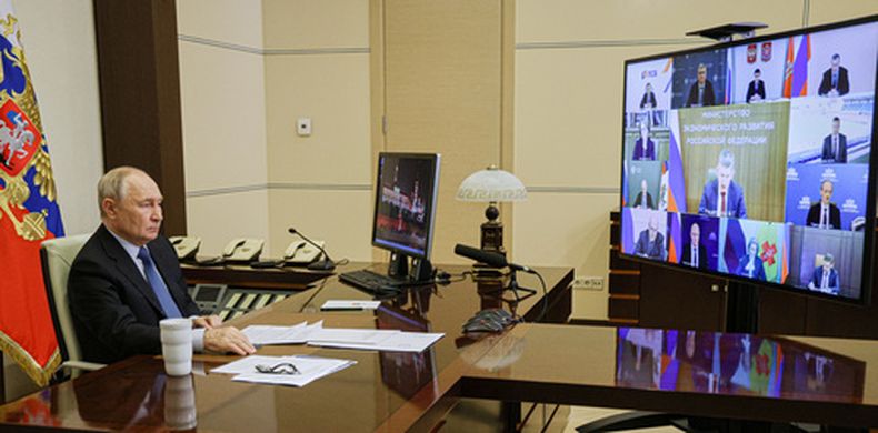 El presidente ruso Vladímir Putin encabeza una reunión de gabinete a través de una videoconferencia en la residencia de Novo-Ogaryovo, en las afueras de Moscú, el miércoles 23 de septiembre de 2026. (Vyacheslav Prokofyev/Sputnik, Kremlin Pool Foto vía AP)