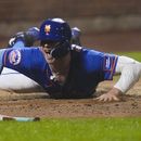Pete Alonso, de los Mets de Nueva York, sonríe tras anotar en un elevado de sacrificio de Mark Canha ante los Nacionales de Washington, el jueves 27 de julio de 2023 (AP Foto/Frank Franklin II)