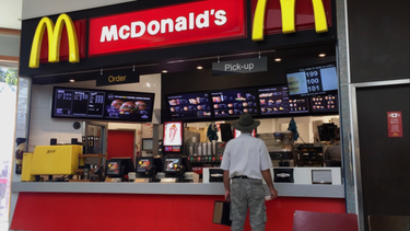 video: mcdonalds se disculpa ante sus clientes porque ya nadie quiere trabajar