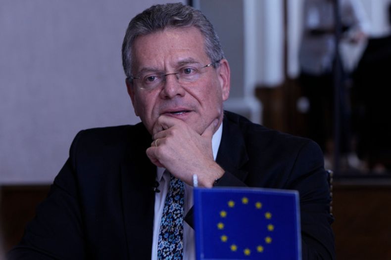 ARCHIVO -El comisario europeo de Comercio y Seguridad Económica, Maros Sefcovic, habla en una entrevista en Asunción, Paraguay, el 17 de enero de 2026. (AP Fotos/Jorge Saenz, File)