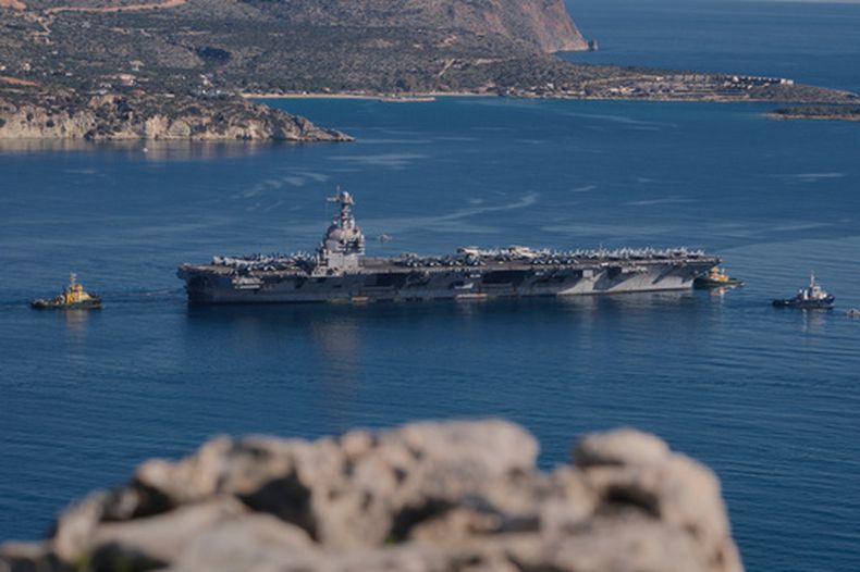 ARCHIVO - El USS Gerald R. Ford zarpa de la base naval Souda cerca de Chania, en la isla de Creta, Grecia, el 26 de febrero de 2026. (AP Foto/Giannis Angelakis, Archivo)