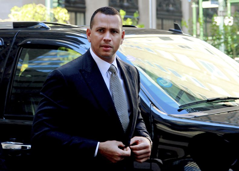Alex Rodr&iacute;guez a su llegada a la oficina de la grandes ligas en Nueva York el 1ro de octubre del 2013 para una vista sobre su apelaci&oacute;n a una suspensi&oacute;n de 211 d&iacute;as. (AP Photo/David Karp, File)