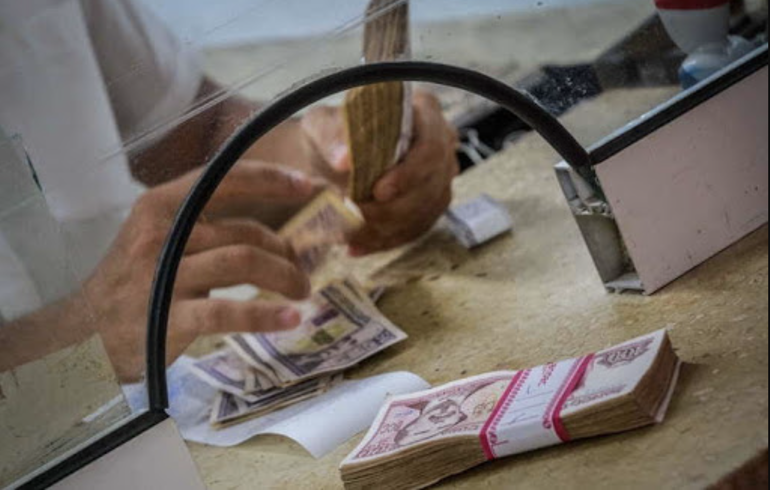 El Banco Central de Cuba cierra la puerta completamente a la venta de dólares, ni siquiera controlada