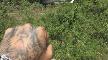 j balvin sufre incidente en avion