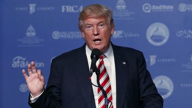 clinton lamenta haber denigrado a partidarios de trump