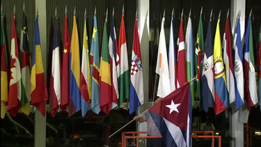 video: bandera cubana en el lobby del departamento de estado