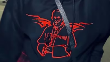 la polemica vestimenta de madonna en italia con la imagen del papa francisco