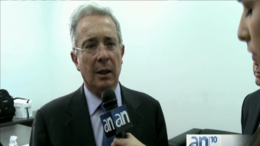 america noticias habla con el ex presidente alvaro uribe