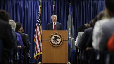 Reporte: Embajador ruso discutió elecciones con Sessions